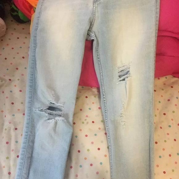 Hollister High Rise Jeans - Picture 4 of 6